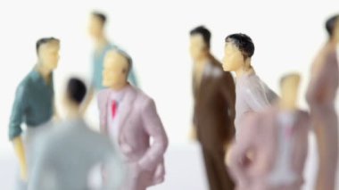 birkaç boyanmış oyuncak erkekler üst vücut görünür