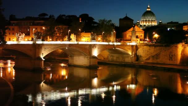 Ponte Cityscape sul fiume, la cupola della Cattedrale di San Pietro — Video Stock