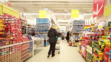 insanlar ürünleri, yeni alışveriş ve eğlence merkezi troyka seçin.