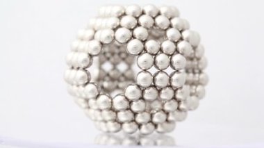 mıknatıs topları altıgen hücreleri ile küresel yapıda