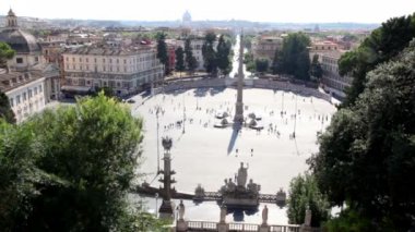 gelen yukarıdaki kenti, piazza del popolo Dikilitaş ve insanlar ile yürümek