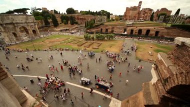 harabe Roma Forumu, solda constantine kemer