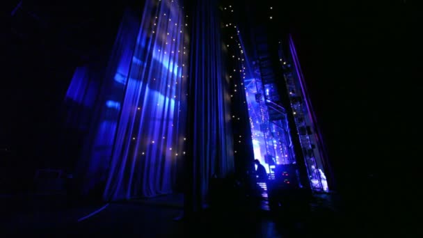 Algumas camadas de cortinas atrás do palco — Vídeo de Stock
