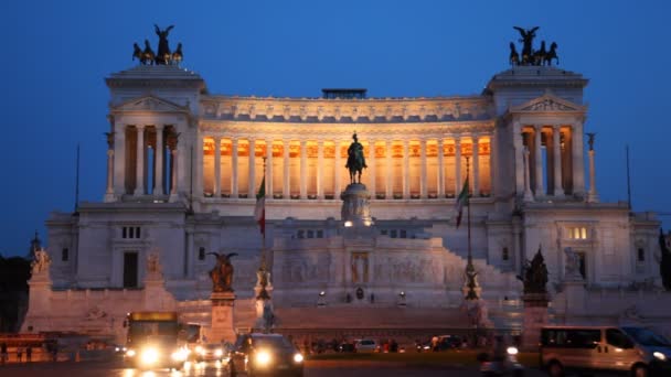 Monument för att hedra första kung enade Italien victor emmanuel ii i Rom — Stockvideo