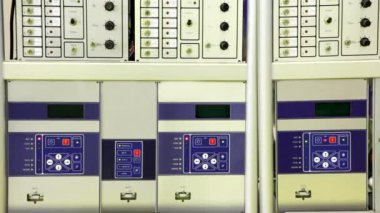 Gösterge paneli düğmelerini, görüntüler, anahtarlar ve ampuller ile