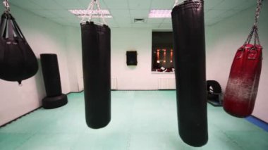 dört farklı eğitim odası boks boks torbası asmak boyutu