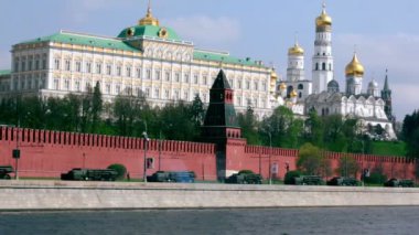 Moskova kremlin İskele tarafından MLRS 9k 58 tornado konvoy ride