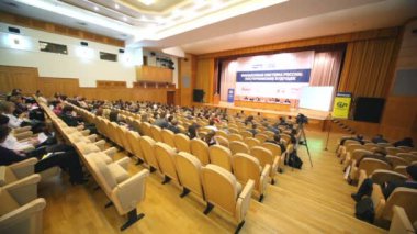 insanlar ilk yıllık finansal forum halklarımızın mali sistemi gelecek kriz sonrası seyirci odasında oturmak
