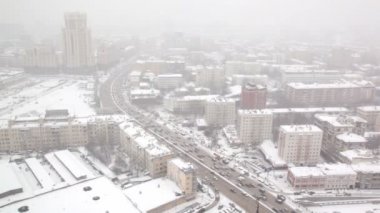Paveletsky tren istasyonu alanı ve sokak trafik üzerinde sadovoye koltso Moskova