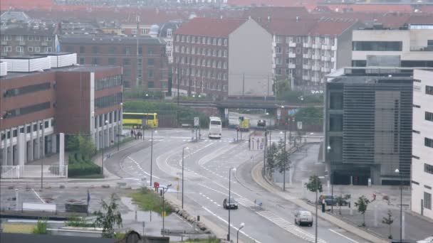 Verkeer op sundkrogsgade straat in Kopenhagen, time-lapse — Stockvideo