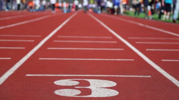 Trilha de corrida número três com capa vermelha especial para corridas — Vídeo de Stock