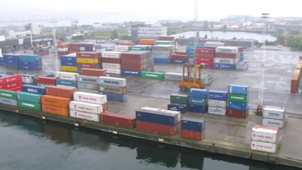 Kontejnery v nákladní terminál — Stock video