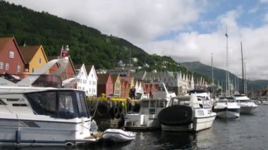 Yatlar ve teknelere defne eski Norveççe liman