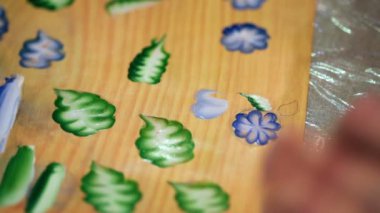 Huş kabuğu boyama işlemi