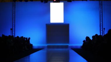 birçok kişi için defile başlangıcı bekliyor