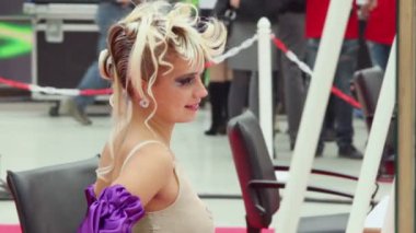 XVII Güzellik 2010 Uluslararası Festivali Dünya adlı hayali bir saç modeli ile model