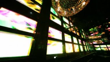 duvara ritmik köşe gece kulübünde renkli ışıklar yanıp sönen görüntüler