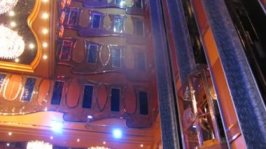 Asansörler güzel cruise liner içinde faaliyet