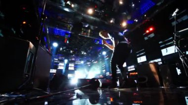 Dima bilan seni sahnede Imperia lounge club seviyorum bir şarkı söyler