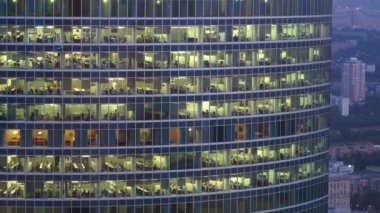 office gökdelen insanlar iş yapmak