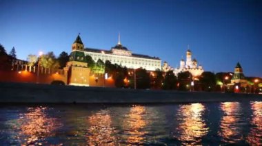 kırmızı tuğla duvarlar gece büyük çan kulesi kremlin ve Ivan