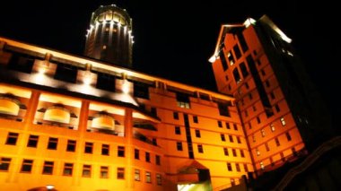 Moskova'da Quay gece kırmızı hills Inn yakınındaki