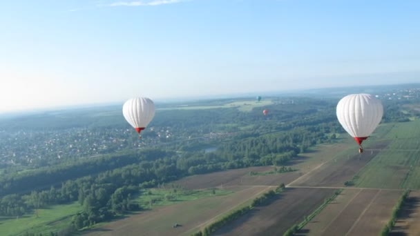 Let na slunci v balon, pohled z koše — Stock video