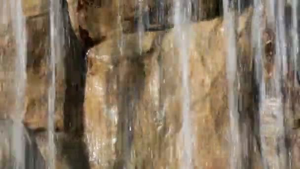 Wasserfallbäche, nasse Felsen — Stockvideo