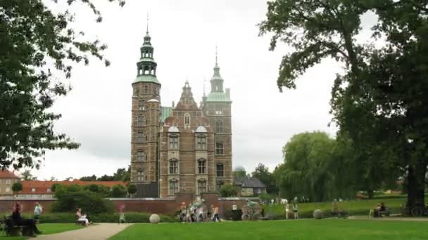Замок Розенборг, временная пауза — стоковое видео
