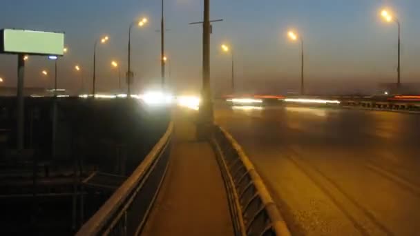 Voitures rapidement aller sur l'autoroute — Video