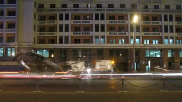 Steamroller stacks asphalt at night on highway in city — Stock Video