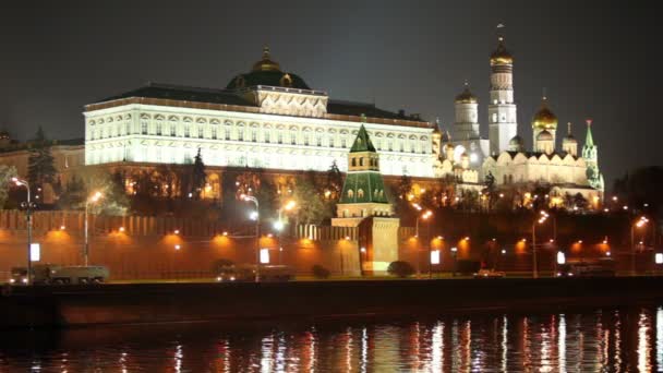 Rocket tour de cortège par quai de Moscou Kremlin — Video