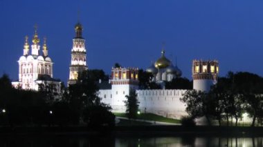 yansıma novodevichy manastır su görünür