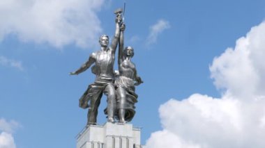 rabochiy ben kolkhoznitsa anıt, yan görünüm, zaman atlamalı