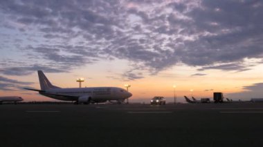 uçak Tataristan kalkış alanına sunset bulvarında sheremetyevo Havaalanı üzerinde duruyor