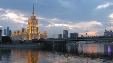 novoarbatsky köprünün otel Ukrayna yoktur.