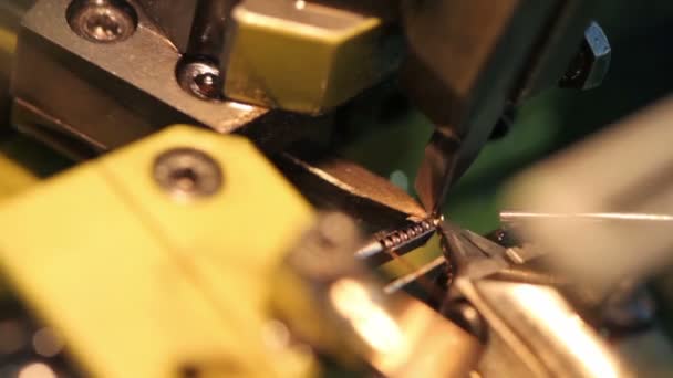 Automatisk kedja-bockning maskin ansluter ring dubbel kedja — Stockvideo