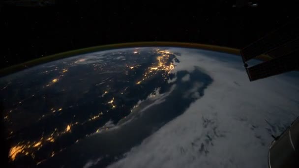 planeta Země od létání satelit v noci