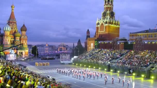 Spettacolo di orchestre militari di Pakistan e Giordania su festival SPASSKAYA BASHNYA — Video Stock