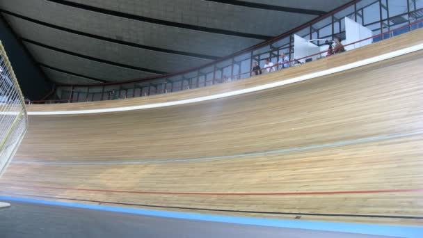 Bicyclists compete on bicycle track in sports complex — Stock Video