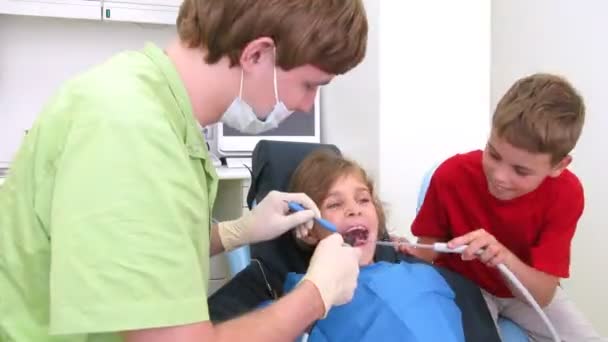 Boy assists doctor in high-tech dental clinic, time lapse — Stock Video