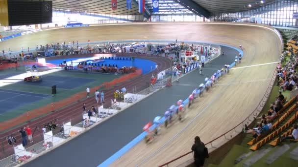 Competitions in Sports complex on Youthful superiority of world on cycling on a track — Stock Video