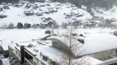 evler ve soelden oteller vadide yukarı sürüş, ip-yolu üzerinden aşağıda görülebilir