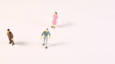 erkek ve kadınların minyatür ekranda görünen