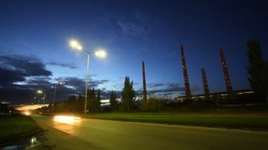 otoyola baca mili üretim tesisi autovaz önünde otomobil devam