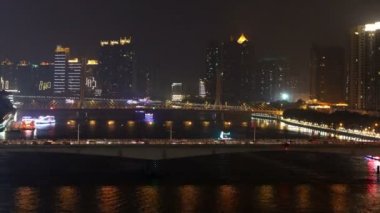 turist gemileri float jiangwan köprü ve haiyin Köprüsü altında