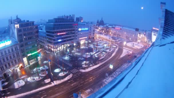 Slunce vstává nad mariahilfer strasse a kirche maria von sieg — Stock video