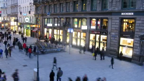 Tourists walk on Kartner Strasse also go down to metro station — Stock Video