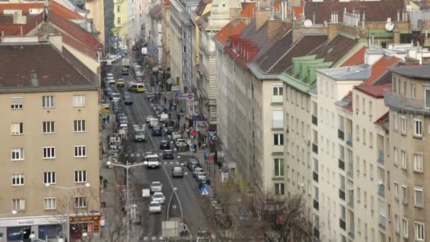 Cars and people go on Favoriten Strasse - pedestrian zone with set of restaurants, shops, café — Wideo stockowe