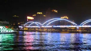 Buhar-gemi altında Pearl river Jiefang (kurtuluş) Köprüsü-üzerinde yüzmek
